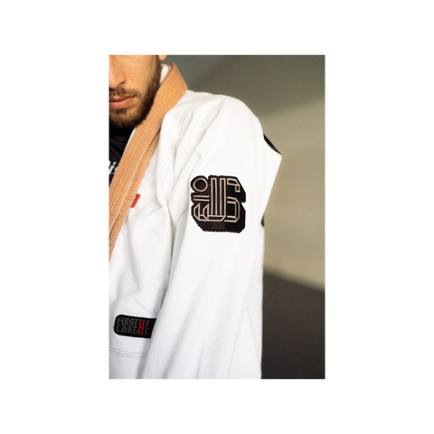 DOGI 034/ Monotones 450G Youth (Newspaper)