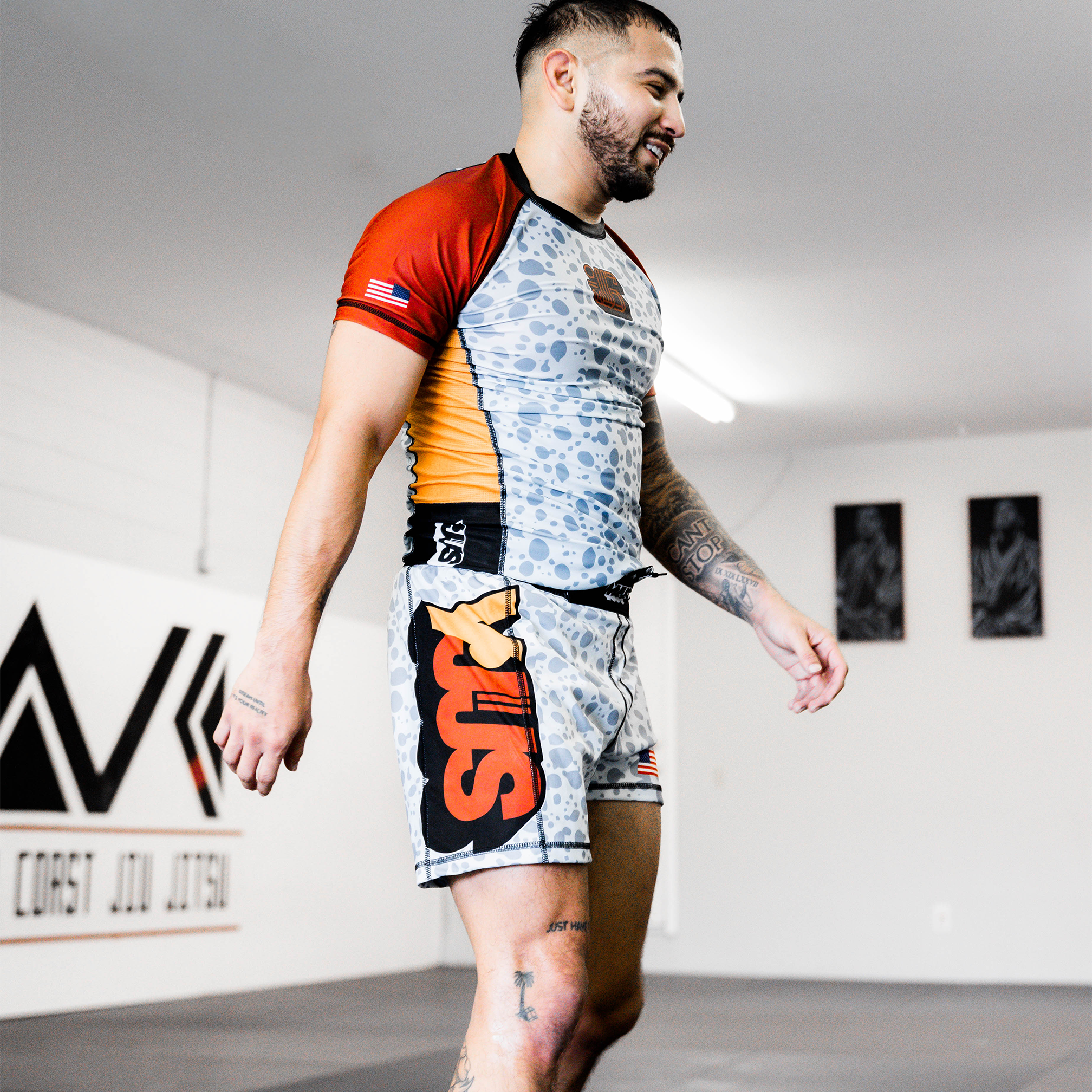 YJJS Safari Max Rashguard (Gray/Cedar)