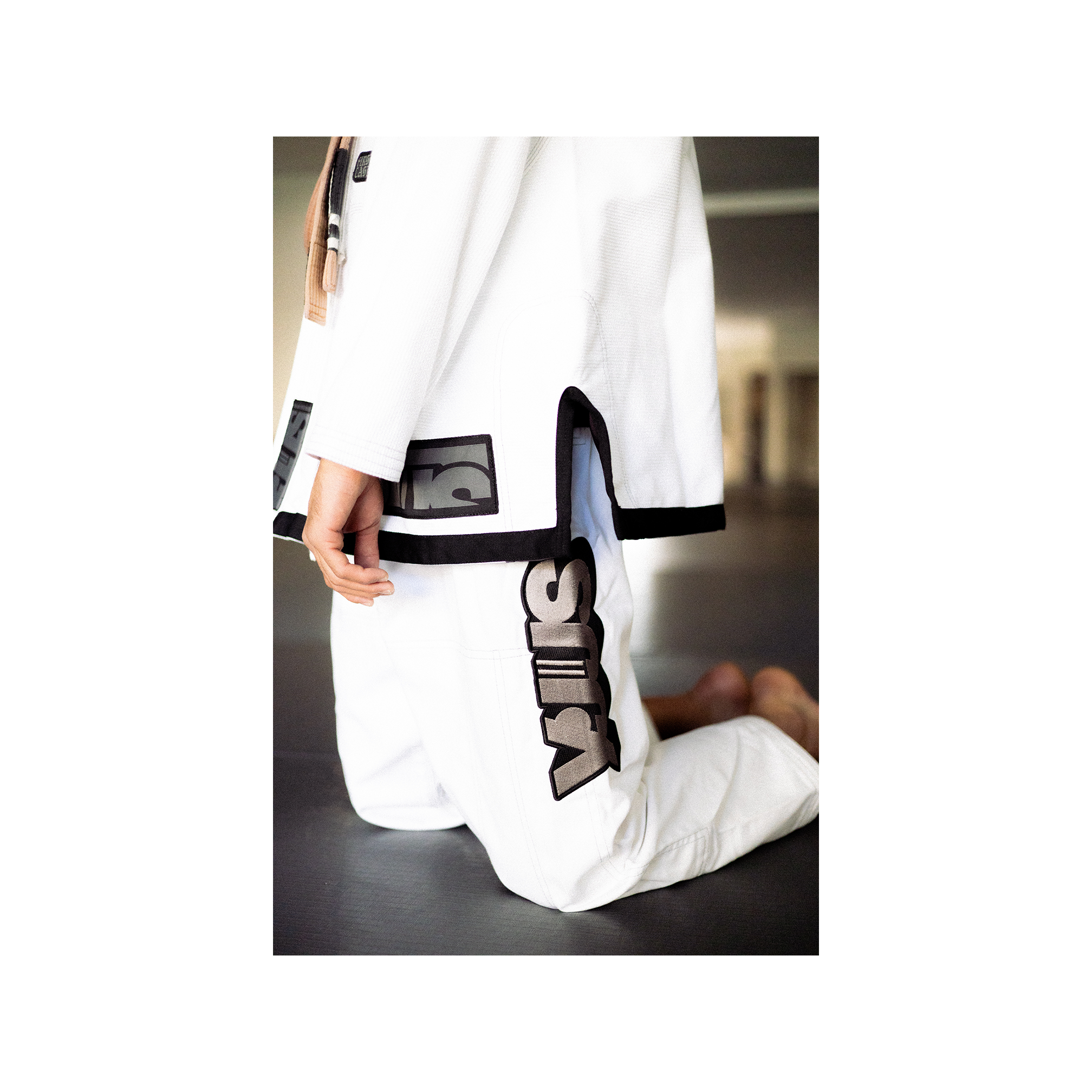 DOGI 034/ Monotones 450G Youth (Newspaper)