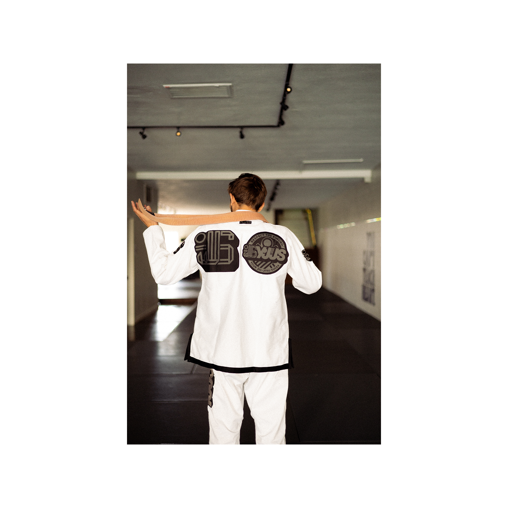 DOGI 034/ Monotones 450G Youth (Newspaper)