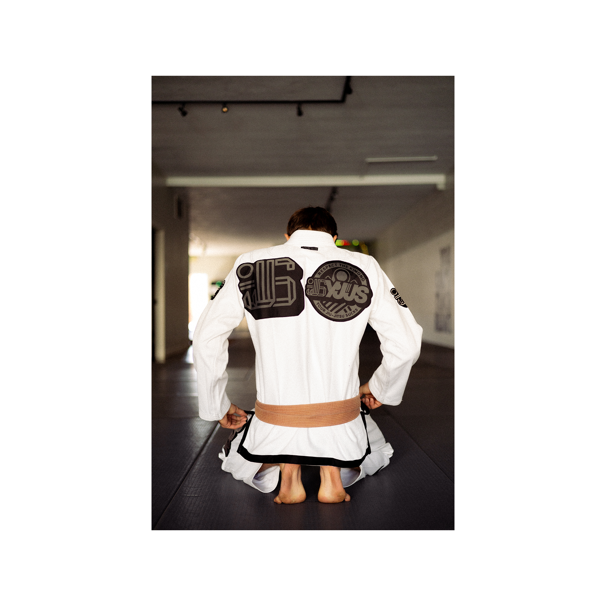 DOGI 034/ Monotones 450G Youth (Newspaper)